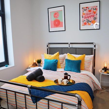 Trendy Urban Industrial Apartment - Great Location - Parking - Fast Wifi - Smart Tv - Beautiful 2 Double Bedroom Apartment Sleeps Up To 4! Bournemouth Eksteriør bilde