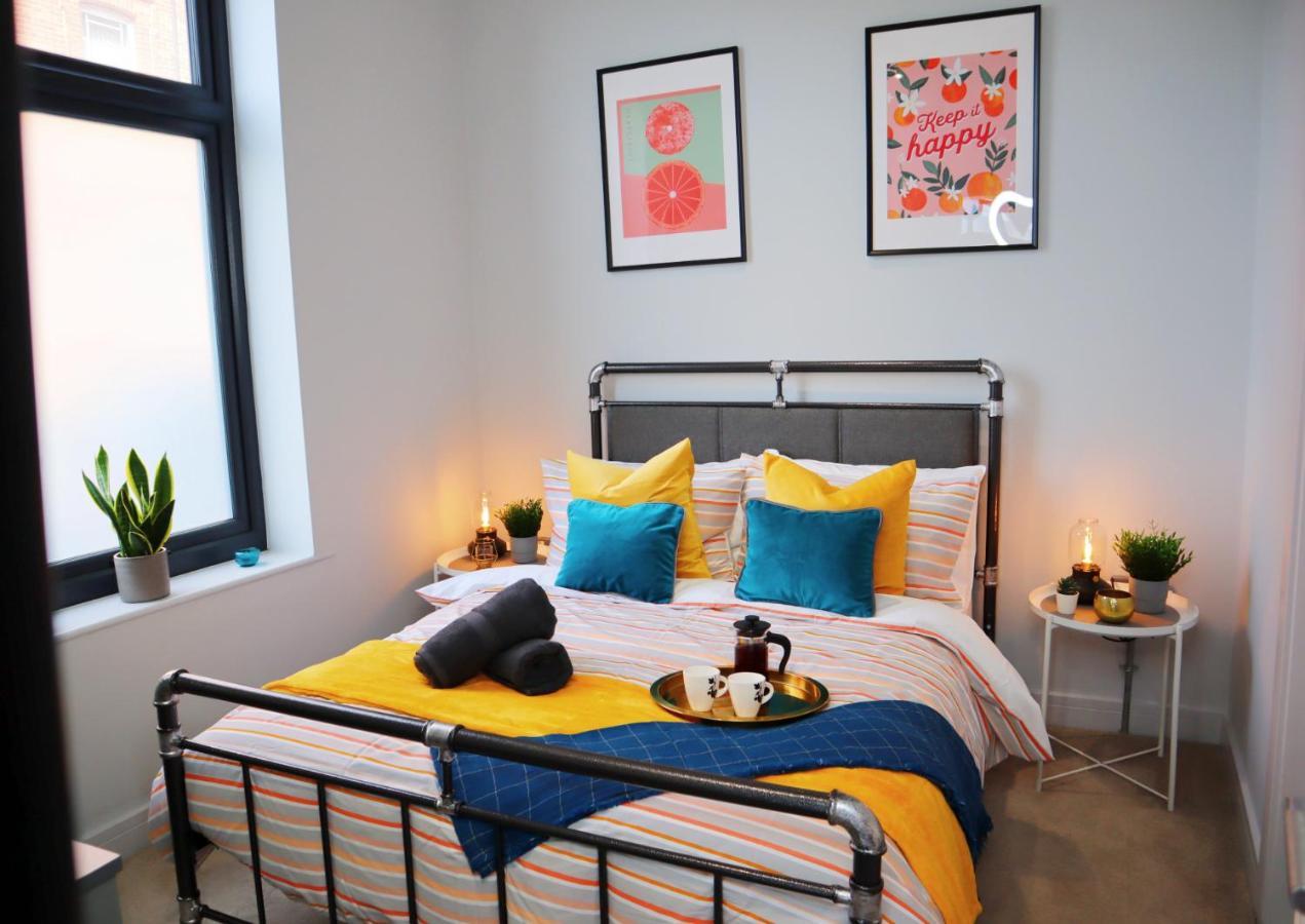 Trendy Urban Industrial Apartment - Great Location - Parking - Fast Wifi - Smart Tv - Beautiful 2 Double Bedroom Apartment Sleeps Up To 4! Bournemouth Eksteriør bilde