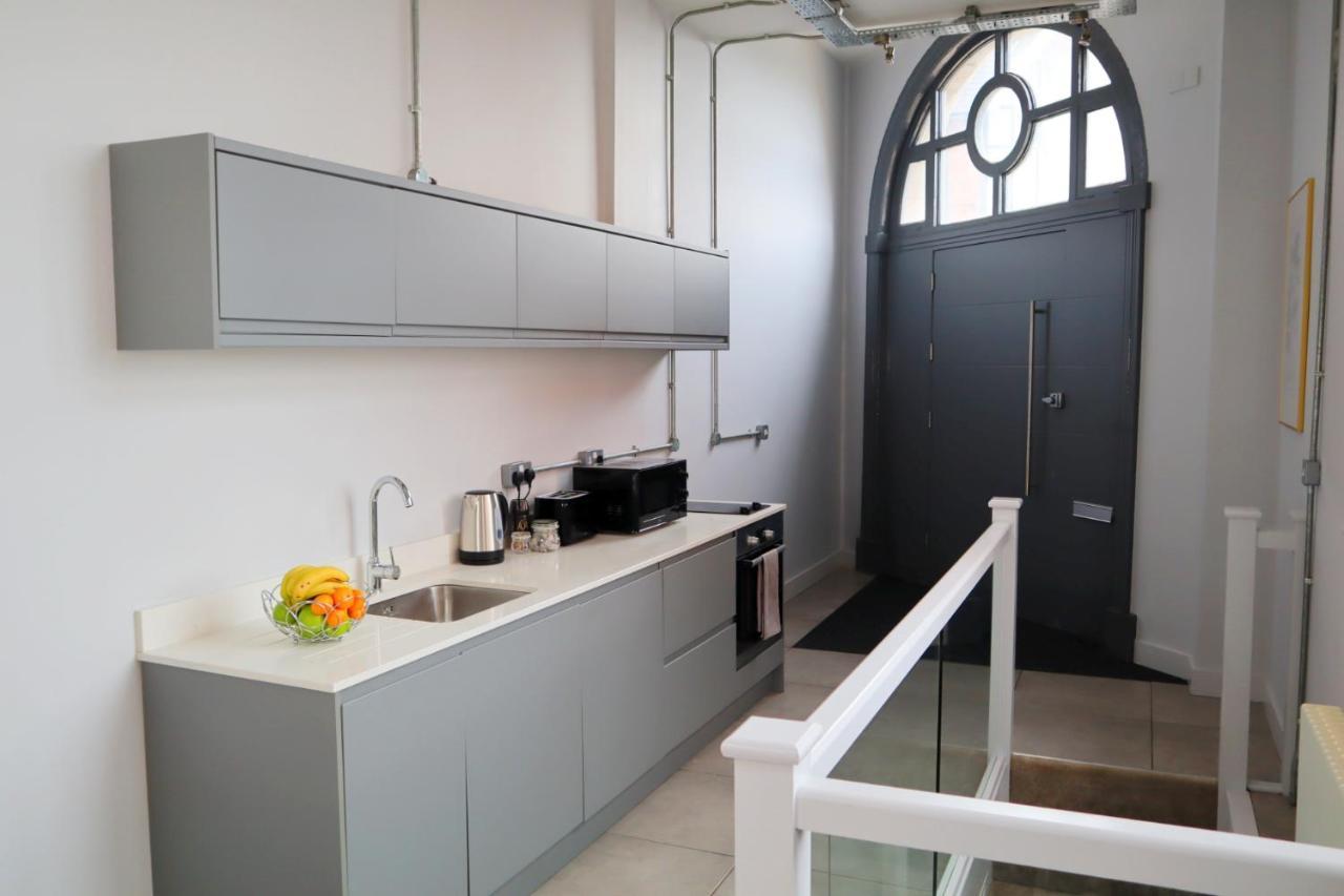 Trendy Urban Industrial Apartment - Great Location - Parking - Fast Wifi - Smart Tv - Beautiful 2 Double Bedroom Apartment Sleeps Up To 4! Bournemouth Eksteriør bilde