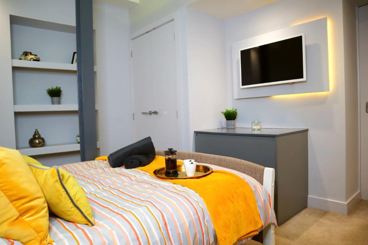 Trendy Urban Industrial Apartment - Great Location - Parking - Fast Wifi - Smart Tv - Beautiful 2 Double Bedroom Apartment Sleeps Up To 4! Bournemouth Eksteriør bilde