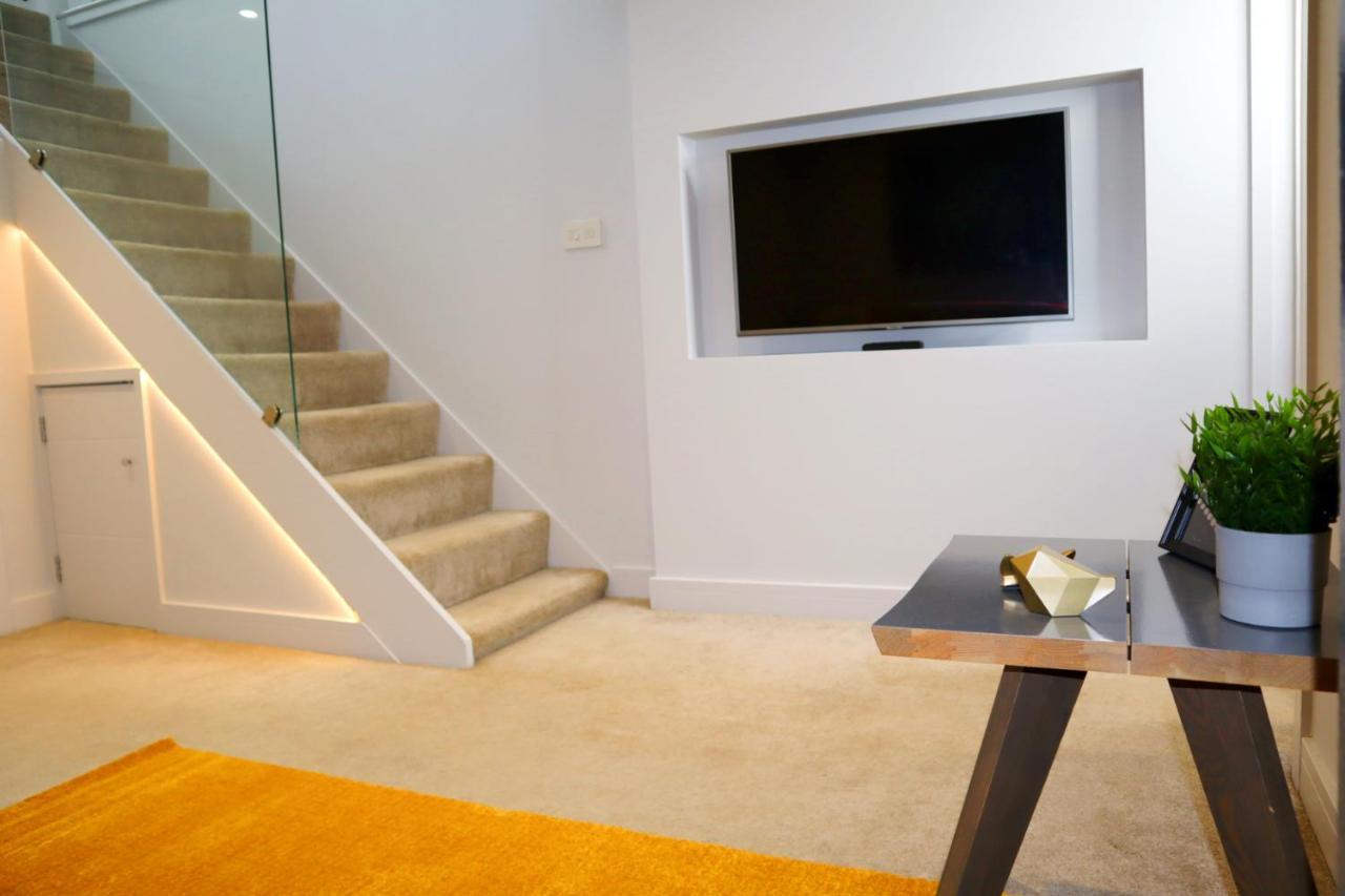 Trendy Urban Industrial Apartment - Great Location - Parking - Fast Wifi - Smart Tv - Beautiful 2 Double Bedroom Apartment Sleeps Up To 4! Bournemouth Eksteriør bilde