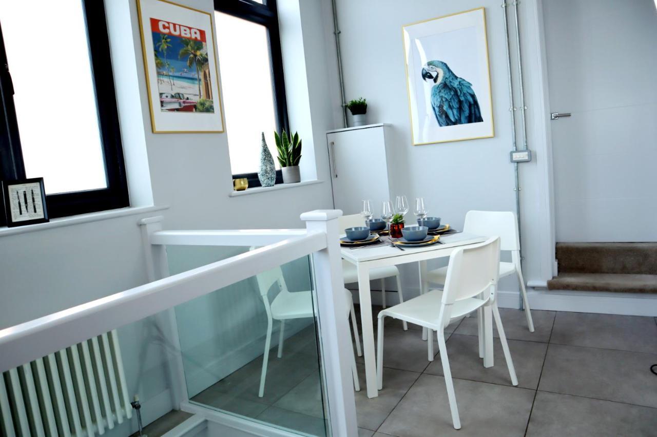 Trendy Urban Industrial Apartment - Great Location - Parking - Fast Wifi - Smart Tv - Beautiful 2 Double Bedroom Apartment Sleeps Up To 4! Bournemouth Eksteriør bilde